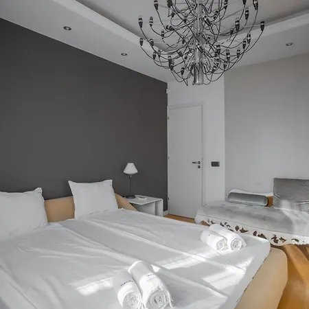 Apartment Luxurious 2 Bd Flat Near Ndk *