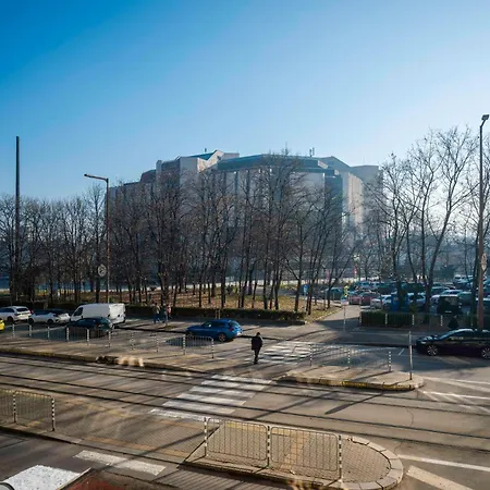 Luxurious 2 Bd Flat Near Ndk Daire